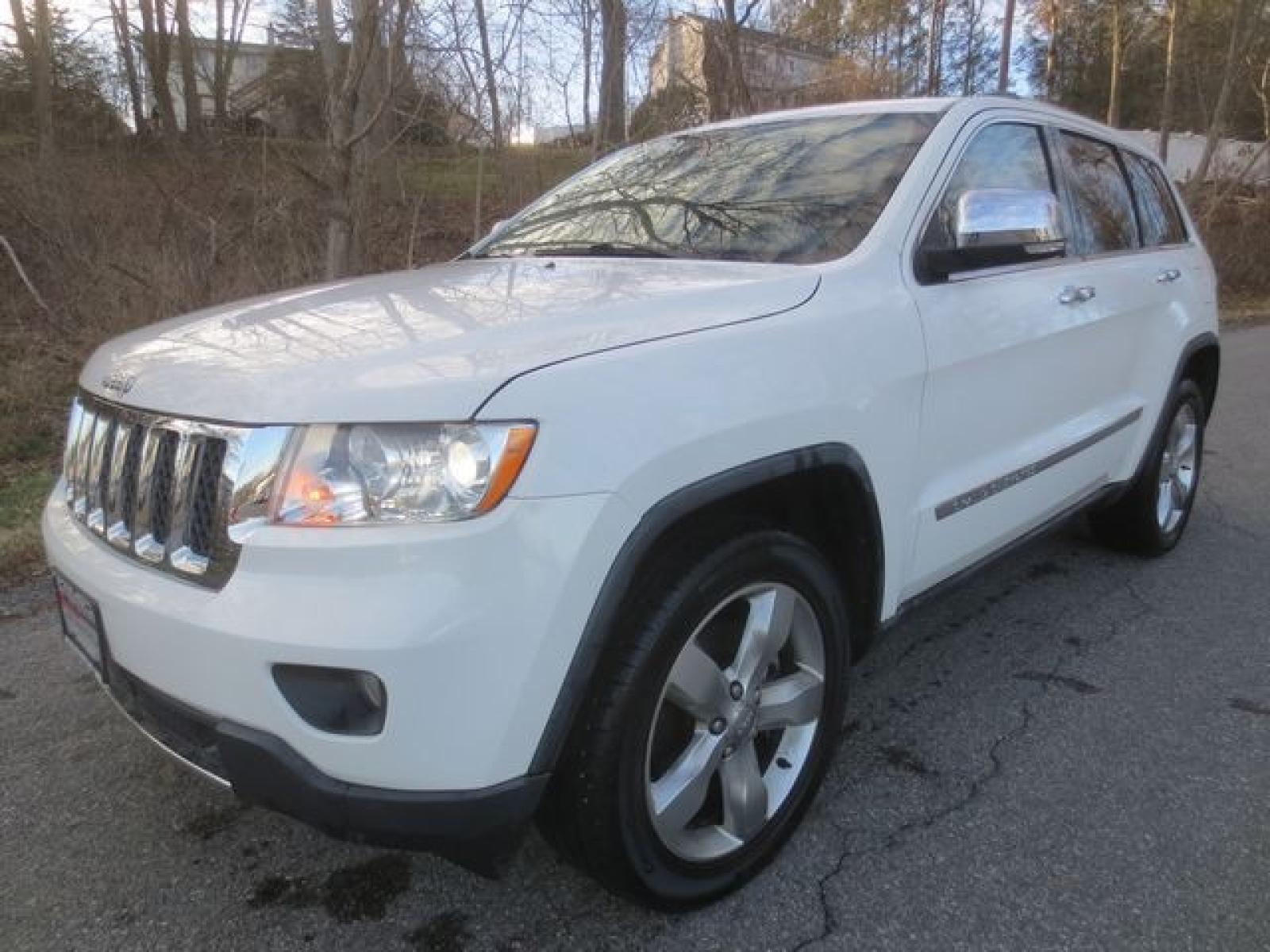 2011 White /Black Jeep Grand Cherokee Overland (1J4RR6GT1BC) with an 5.7L v8 engine, Automatic transmission, located at 270 US Route 6, Mahopac, NY, 10541, (845) 621-0895, 41.349022, -73.755280 - Photo #0